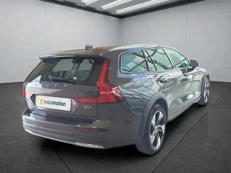 Gebraucht Volvo V60 CC 197 PS (144 kW) 2023 Grau Kombi