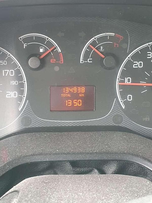 Braun Gebraucht 2013 Fiat Doblò Van / Kleinbus | 5.950 € (Teuer) - Bild 1/4