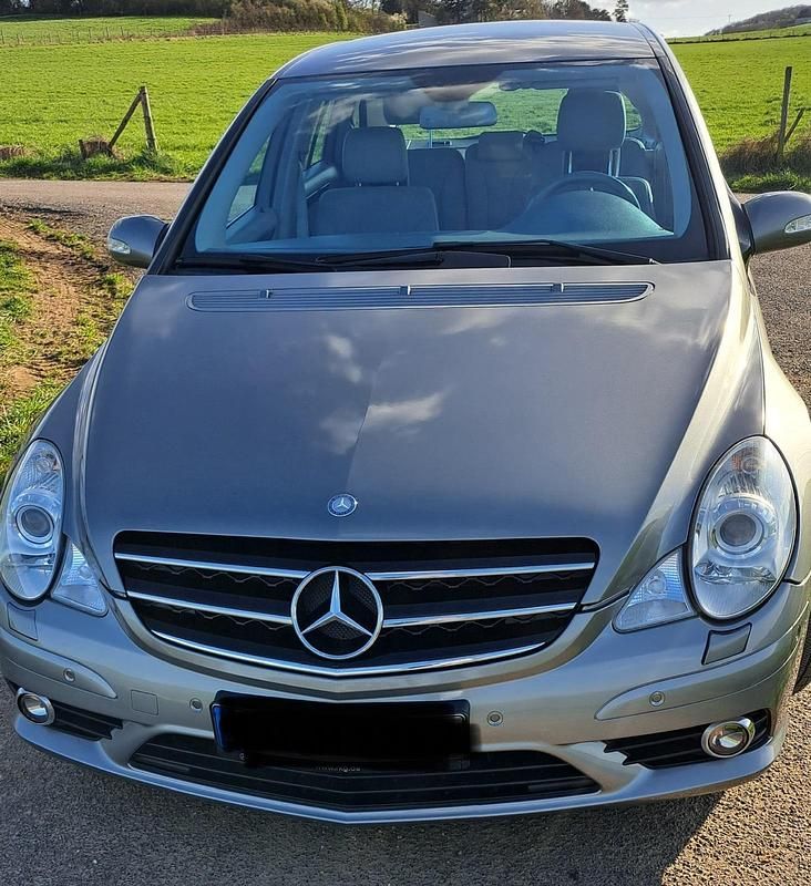 Grau Gebraucht 2009 Mercedes R350 Van / Kleinbus | 7.990 € - Bild 1/4