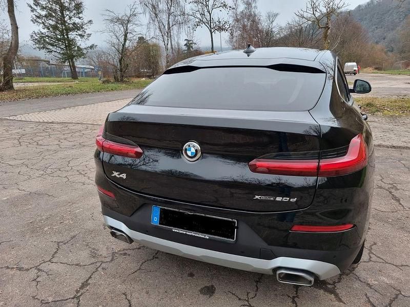 Gebraucht BMW X4 Sport Line 190 PS (139 kW) 2025 Schwarz SUV