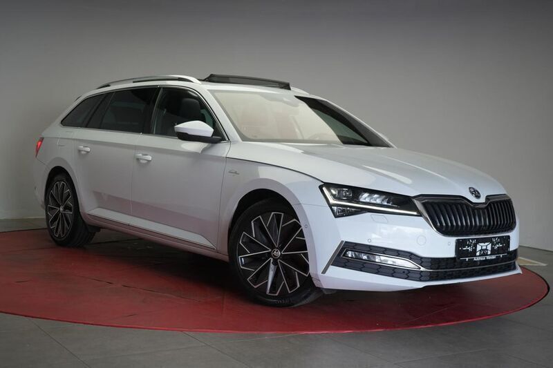 Weiß Gebraucht 2021 Skoda Superb LAURIN & KLEMENT Kombi | 25.950 € (Fairer Preis) - Bild 1/4
