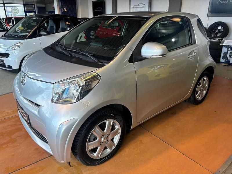 Gebraucht Toyota iQ 68 PS (50 kW) 2009 Silber Kleinwagen