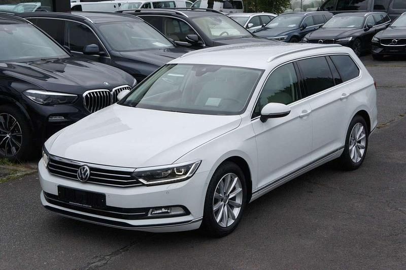 Weiß Gebraucht 2019 VW Passat Highline Kombi | 21.888 € (Fairer Preis) - Bild 1/4