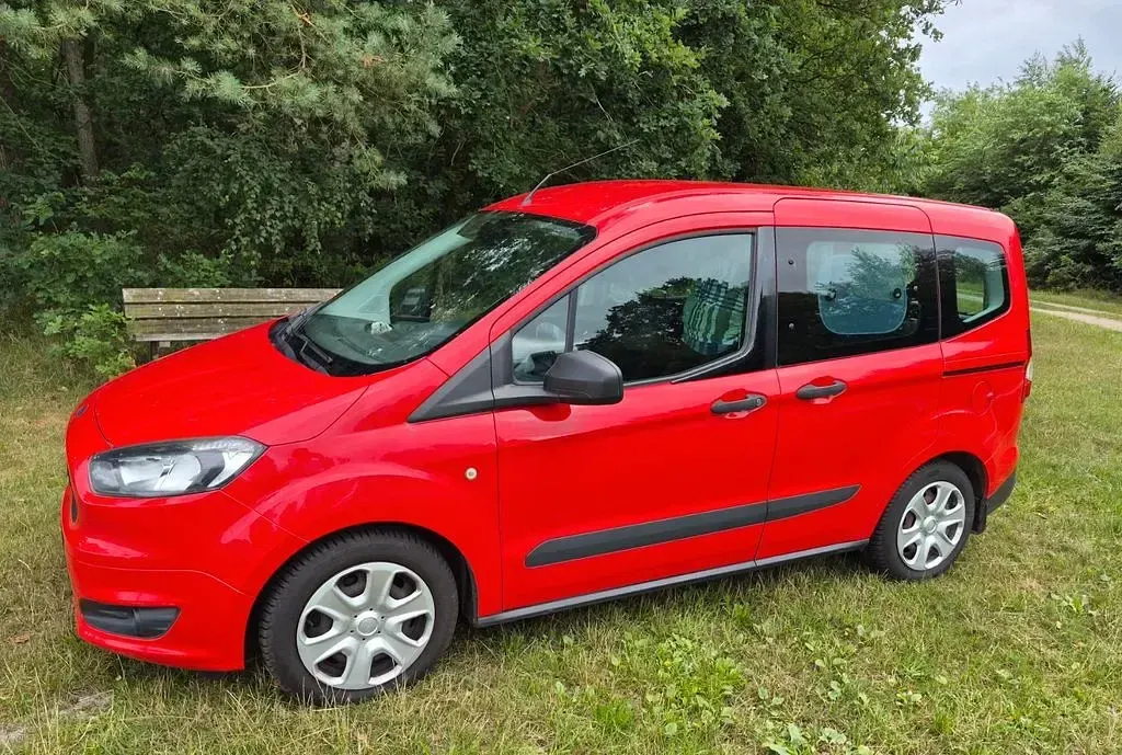 Gebraucht Ford Tourneo Courier Ambiente 101 PS (74 kW) 2017 Rot Van / Kleinbus