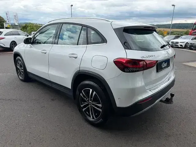 Gebraucht Mercedes GLA200 Style 150 PS (110 kW) 2023 Weiß SUV