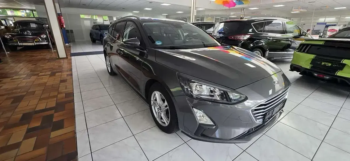 Gebraucht Ford Focus Cool & Connect 125 PS (91 kW) 2019 Magenticgrau Kombi