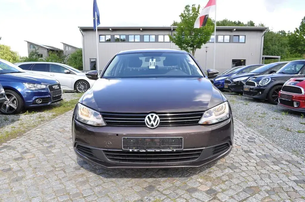 Gebraucht VW Jetta Comfortline 105 PS (77 kW) 2011 Braun Limousine