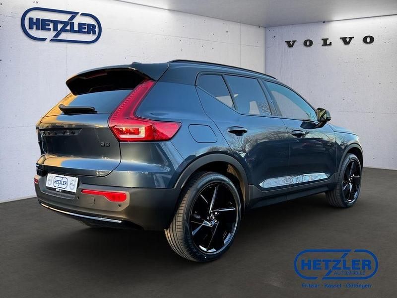 Neu Volvo XC40 Plus 163 PS (119 kW) 2026 Blau SUV