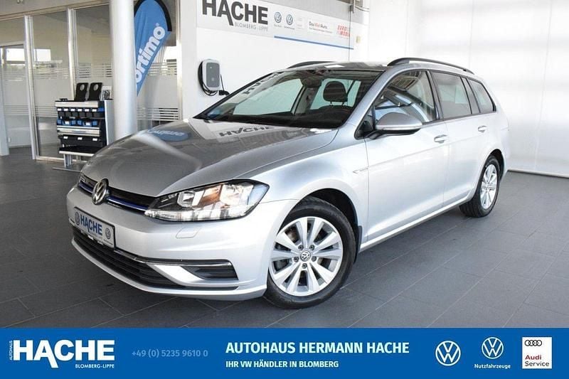 Silber Gebraucht 2019 VW Golf VII Comfortline Kombi | 12.644 € (Superpreis) - Bild 1/4