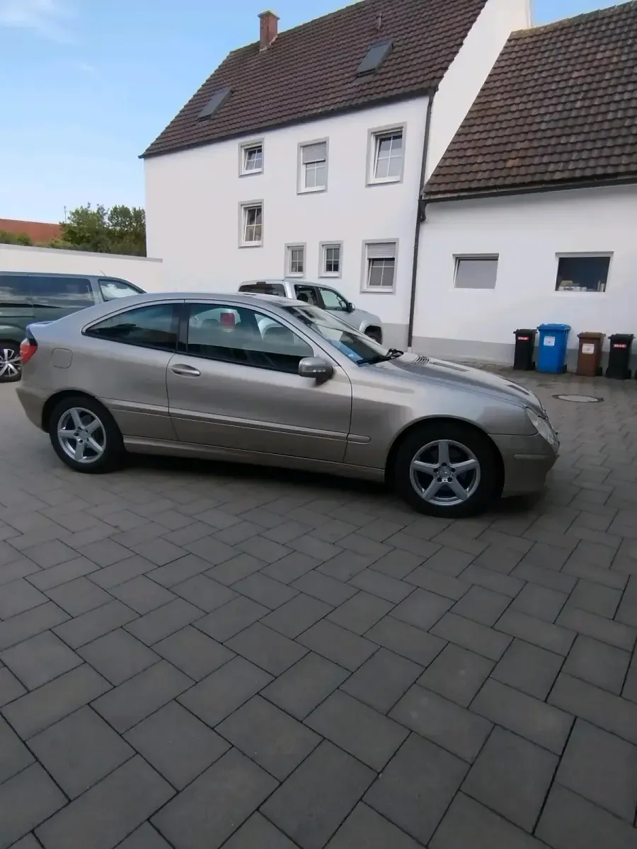 Gebraucht Mercedes C200 163 PS (119 kW) 2003 Gold Coupé