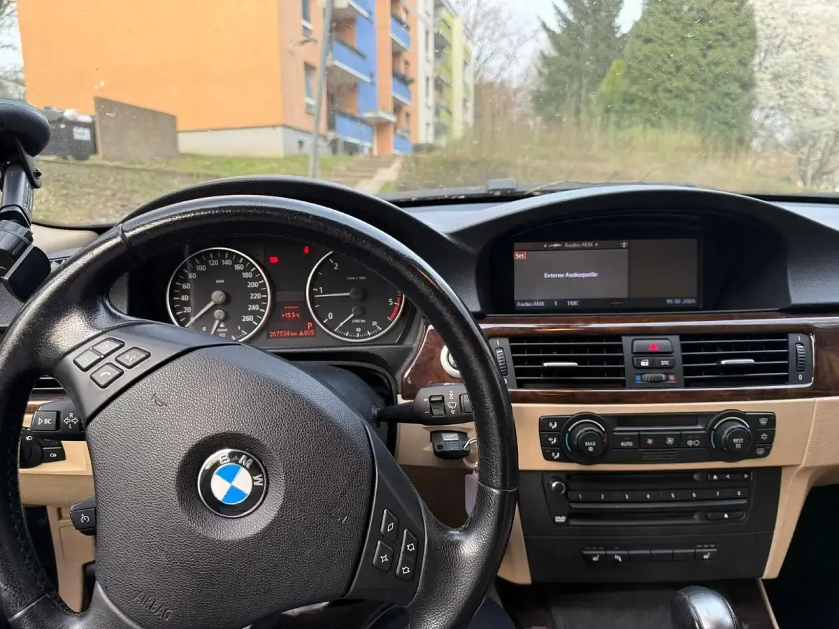 Gebraucht BMW 320 163 PS (119 kW) 2005 Grau Limousine