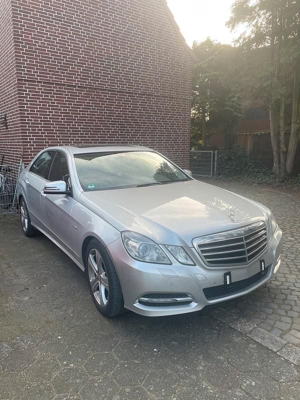 Second-hand Mercedes E220 170 CP (125 kW) 2011 Argintiu Berlinǎ