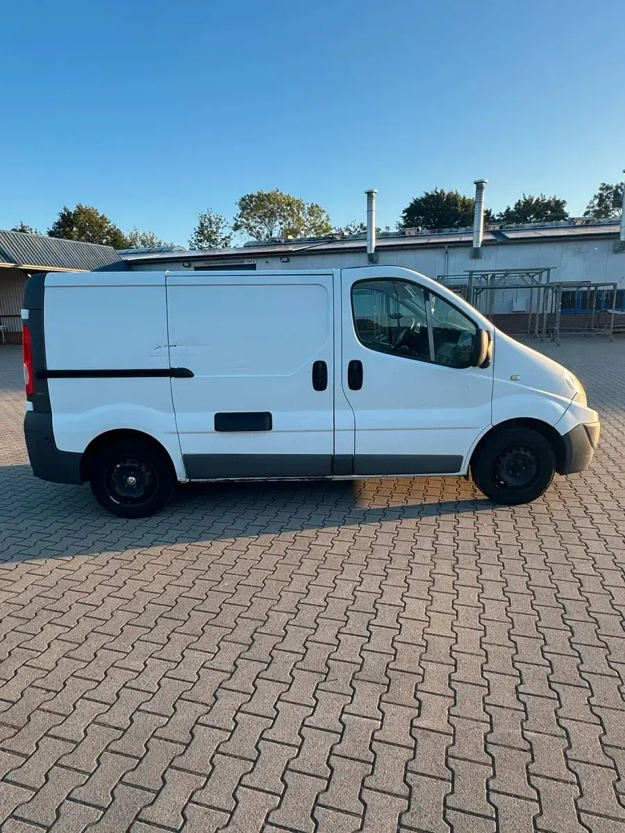 Gebraucht Renault Traffic 114 PS (83 kW) 2014 Weiß Van / Kleinbus