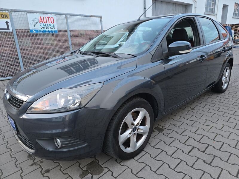 Grau Gebraucht 2010 Ford Focus Style Limousine | 5.490 € (Etwas zu teuer) - Bild 1/4