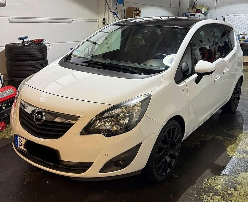 Weiß Gebraucht 2012 Opel Meriva Innovation Van / Kleinbus | 5.300 € (Fairer Preis) - Bild 1/4