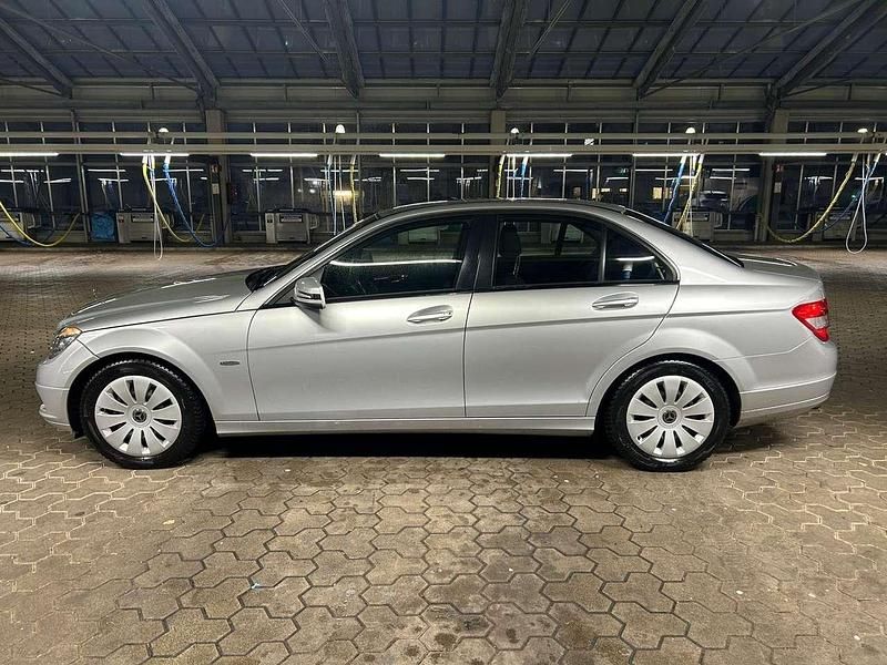 Gebraucht Mercedes C180 156 PS (114 kW) 2010 Silber Limousine
