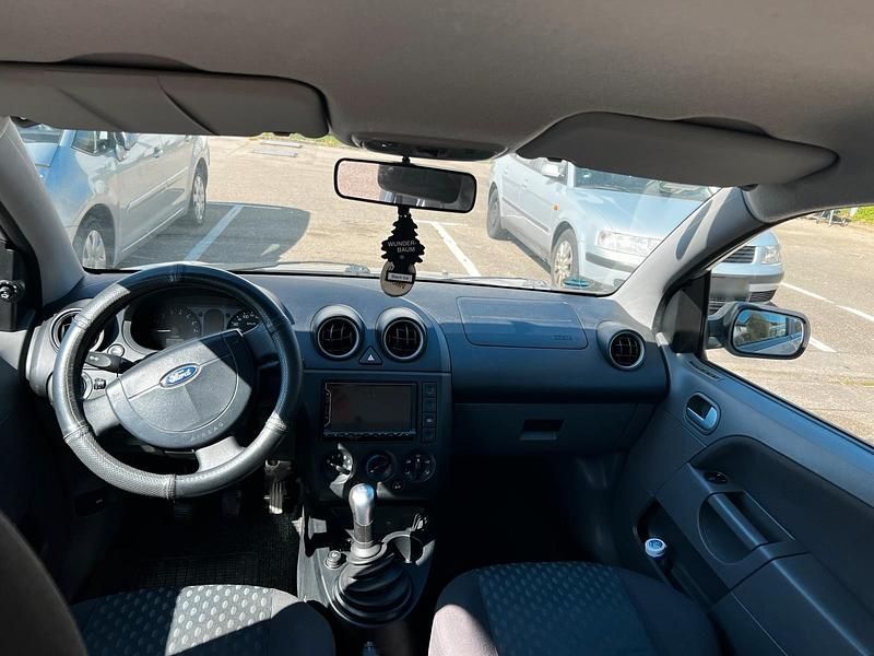 Usata Ford Fiesta 80 CV (58 kW) 2003 Grigio Utilitaria