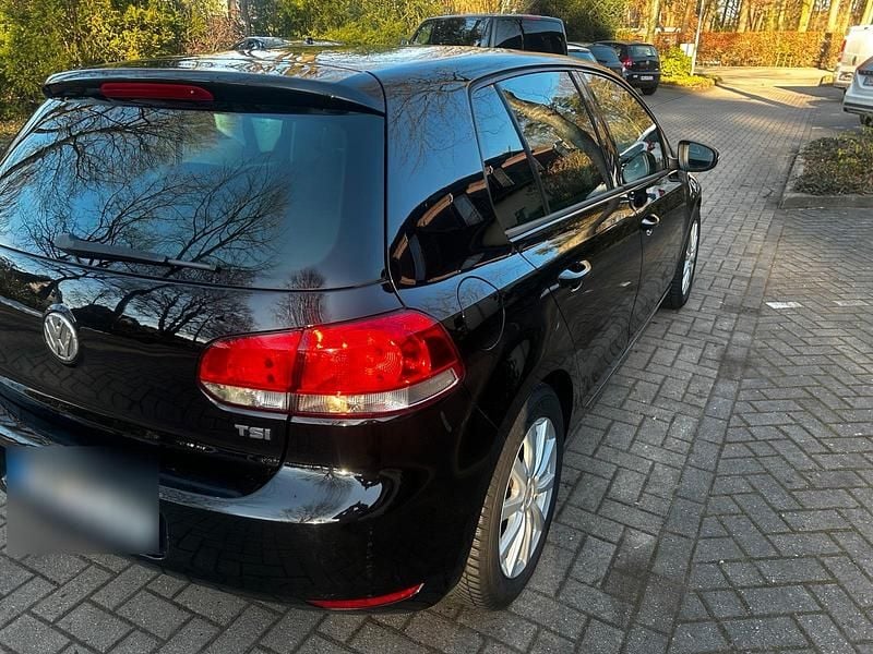 Second-hand VW Golf VII 105 CP (77 kW) 2012 Negru Berlinǎ
