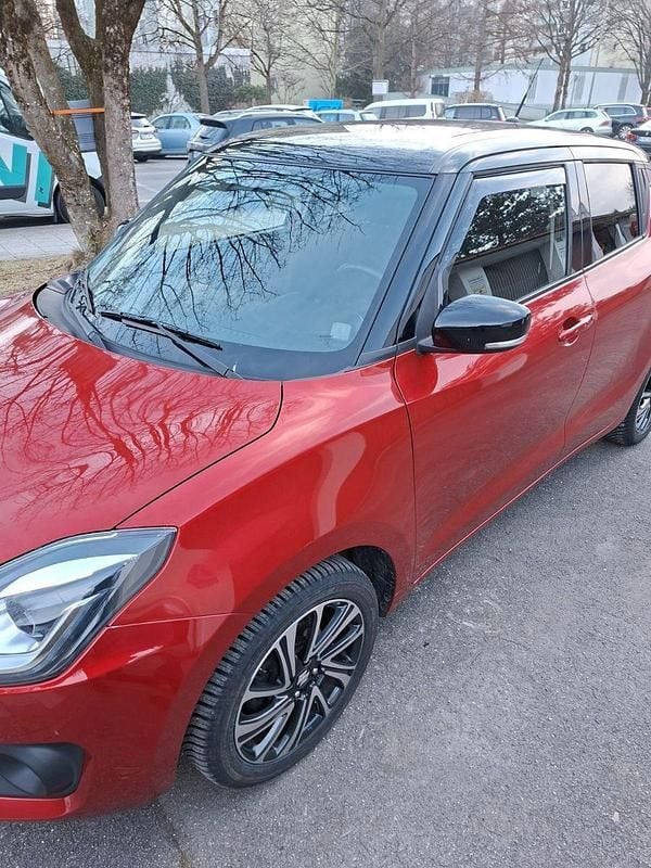 Rot Gebraucht 2021 Suzuki Swift Comfort+ Kleinwagen | 12.900 € (Fairer Preis) - Bild 1/4