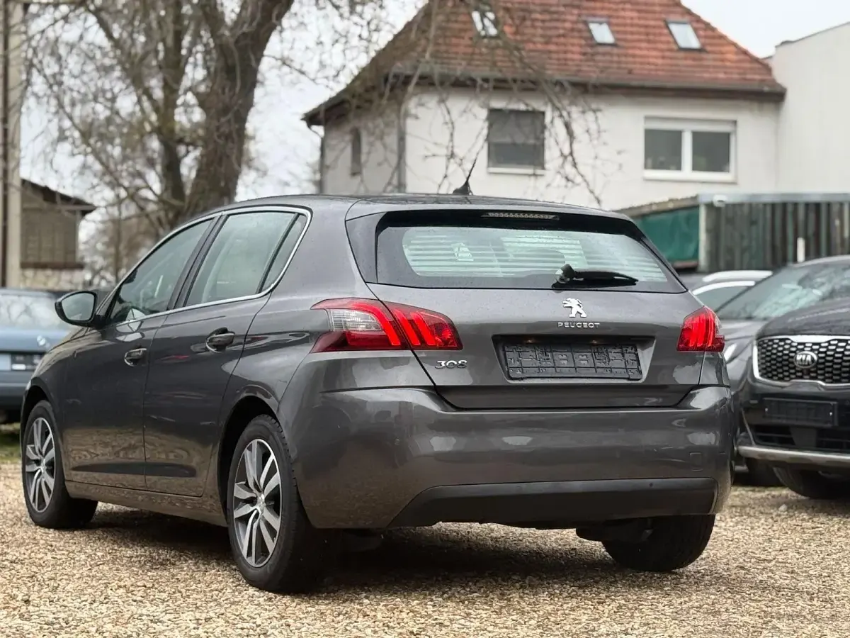 Gebraucht Peugeot 308 Allure 131 PS (96 kW) 2019 Grau Limousine