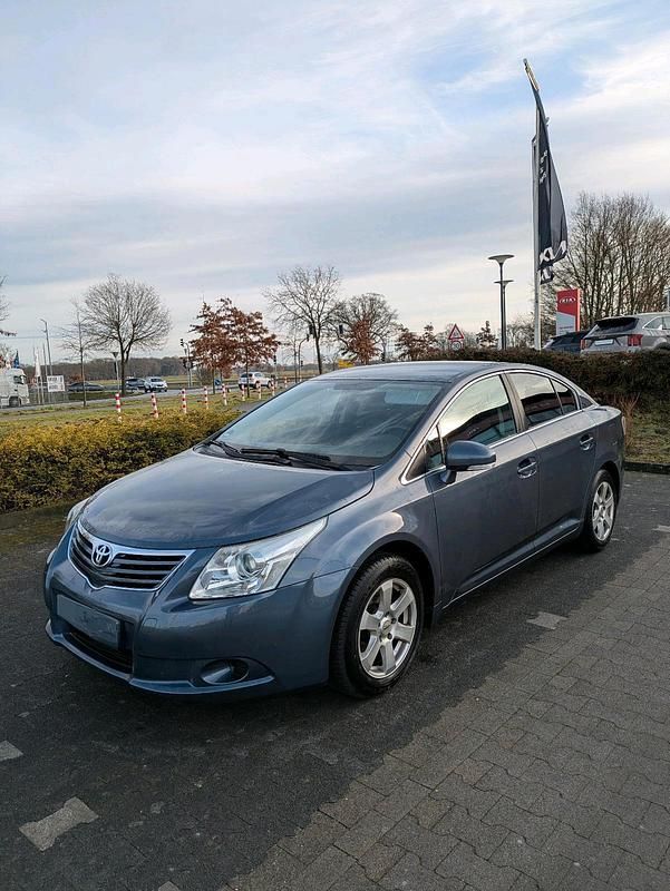 Gebraucht Toyota Avensis 126 PS (92 kW) 2009 Grau Limousine