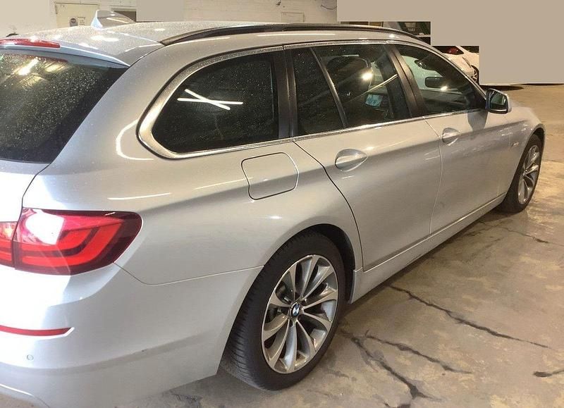 Gebraucht BMW 523 Sport Line 204 PS (150 kW) 2011 Silber Kombi