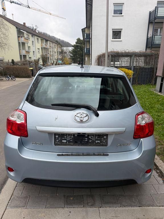Gebraucht Toyota Auris Life 132 PS (97 kW) 2010 Blau Kleinwagen