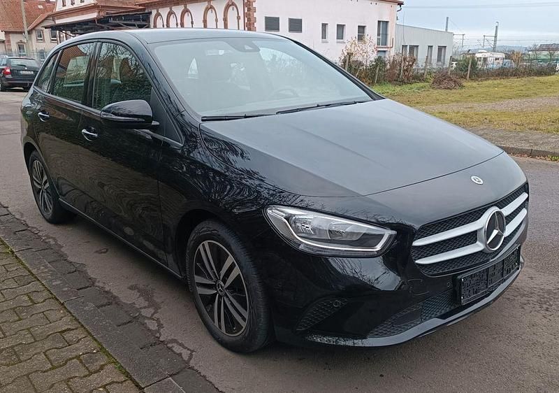 Gebraucht Mercedes B250e 160 PS (117 kW) 2022 Schwarz Van / Kleinbus