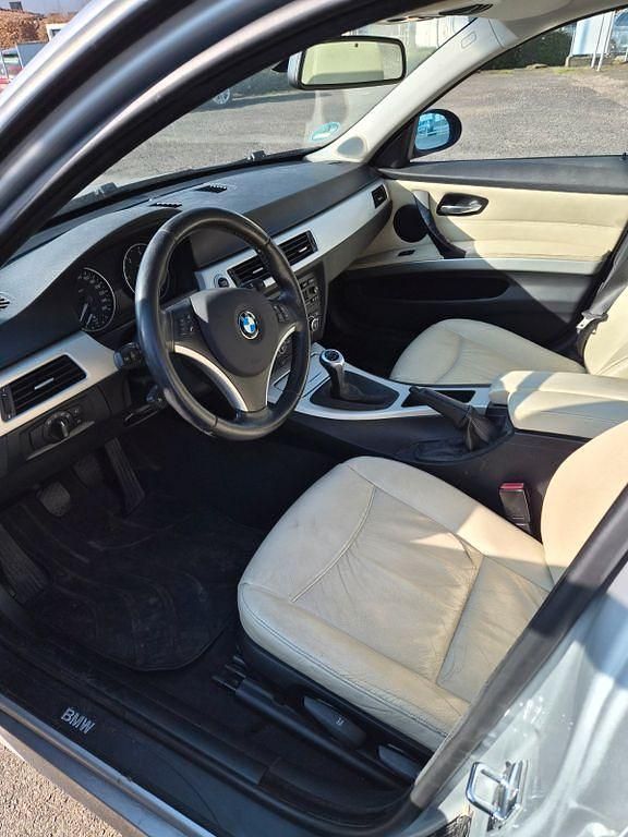 Gebraucht BMW 320 163 PS (119 kW) 2007 Silber Kombi