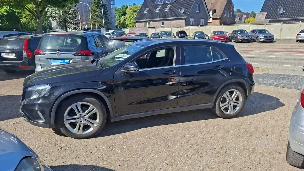 Używany Mercedes GLA220 170 KM (125 kW) 2015 Czarny SUV