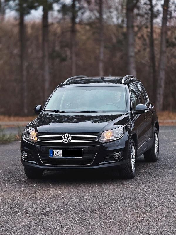 Schwarz Gebraucht 2012 VW Tiguan SUV | 11.999 € (Etwas zu teuer) - Bild 1/4