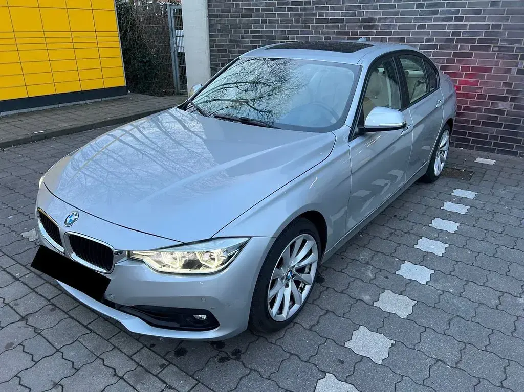 Gebraucht BMW 330 Advantage 258 PS (189 kW) 2016 Silber Limousine