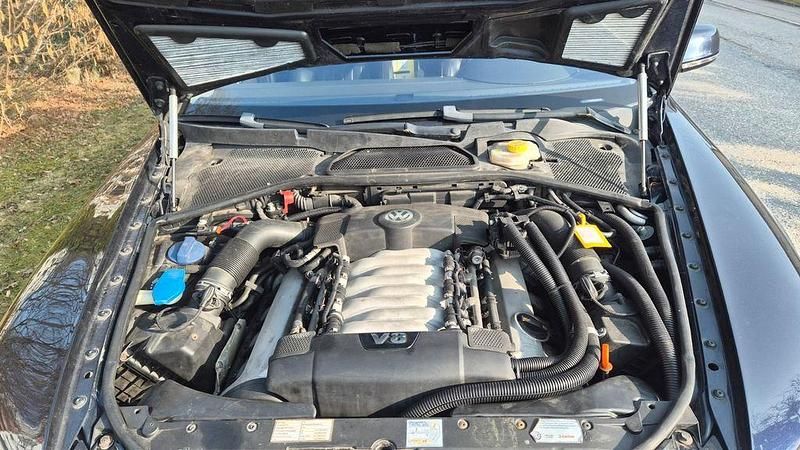 Second-hand VW Phaeton 334 CP (245 kW) 2011 Albastru Berlinǎ