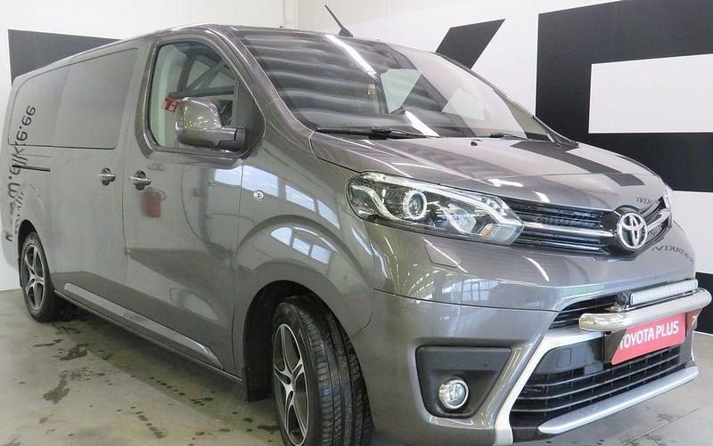 Grau Gebraucht 2018 Toyota Proace Verso Executive Van / Kleinbus | 26.980 € (Teuer) - Bild 1/4