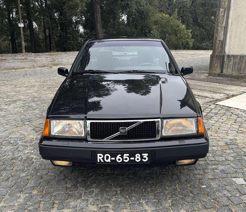 Gebraucht Volvo 440 106 PS (77 kW) 1991 Schwarz Kleinwagen