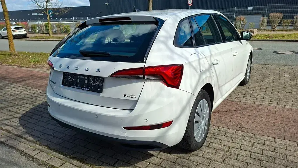 Gebraucht Skoda Scala 95 PS (69 kW) 2020 Weiß Kleinwagen