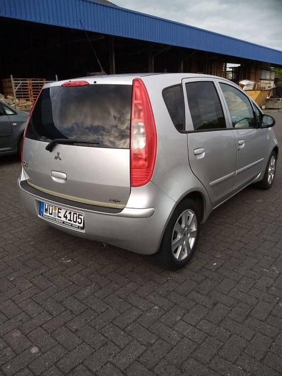 Gebraucht Mitsubishi Colt 95 PS (69 kW) 2007 Silber Van / Kleinbus