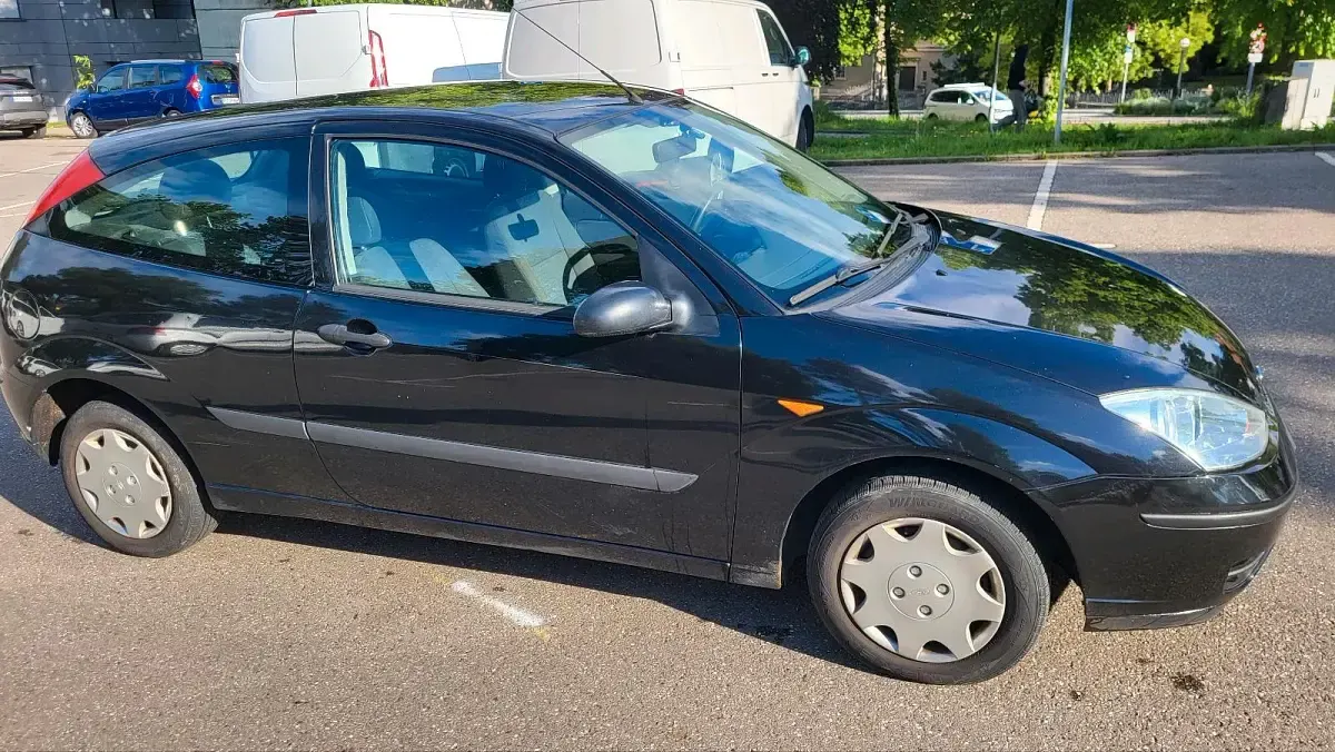 Gebraucht Ford Focus 75 PS (55 kW) 2004 Schwarz Kleinwagen