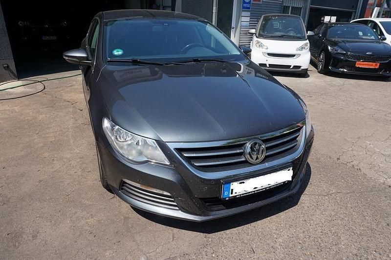 Gebraucht VW Passat Basis 140 PS (102 kW) 2010 Grau Limousine