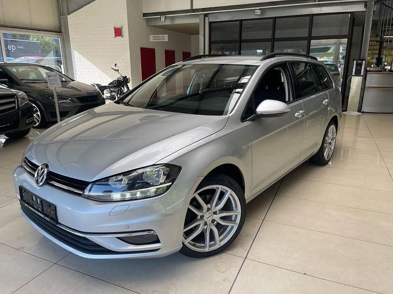 Silber Gebraucht 2018 VW Golf VII Comfortline Kombi | 9.999 € (Fairer Preis) - Bild 1/4