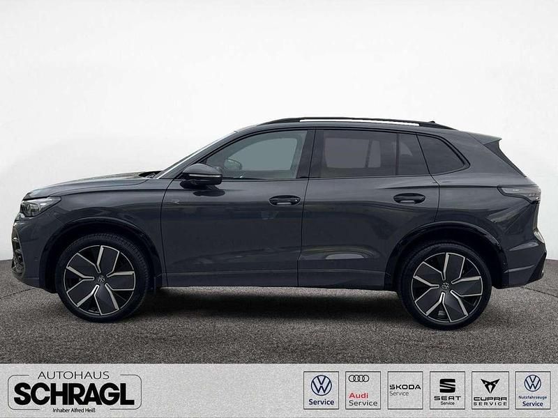 Neu VW Tiguan R-line 193 PS (141 kW) 2025 Grenadillschwarz metallic SUV