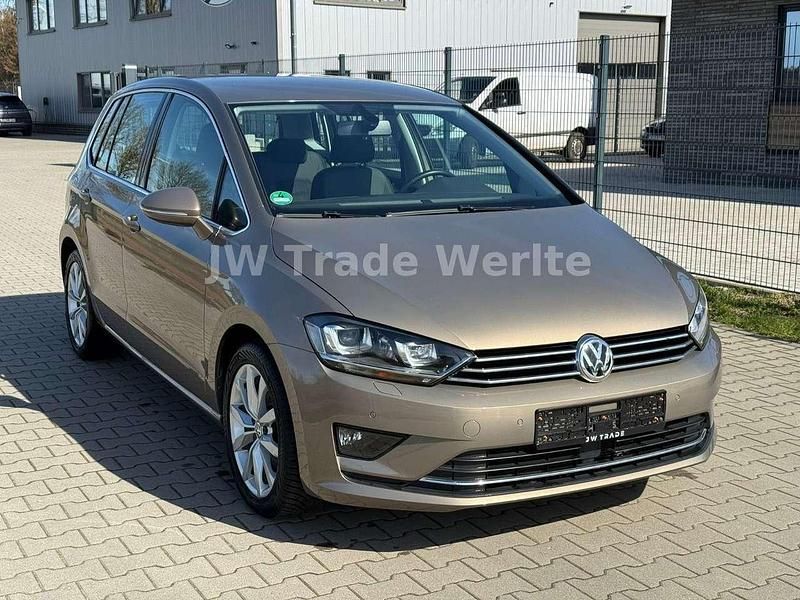Gebraucht VW Golf VII Highline 125 PS (91 kW) 2015 Gold Limousine