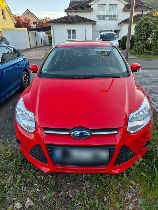 Usata Ford Focus 101 CV (74 kW) 2014 Rosso Station wagon