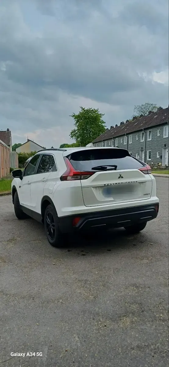 Używany Mitsubishi Eclipse Cross Basis 98 KM (72 kW) 2022 Biały SUV