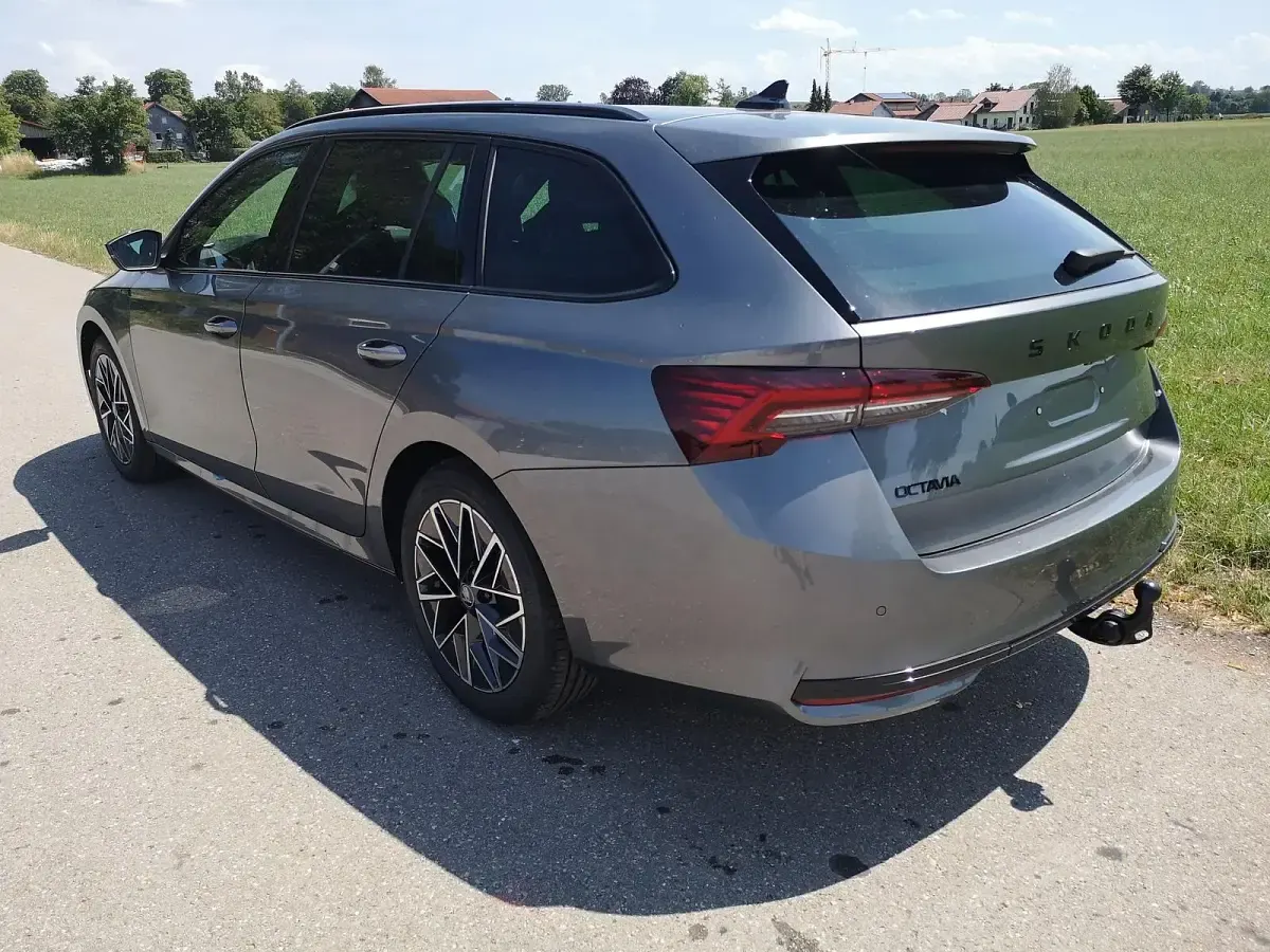 Neu Skoda Octavia SportLine 150 PS (110 kW) 2026 Deep black perleffekt Kombi