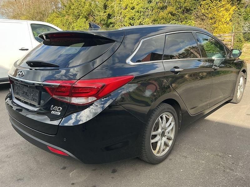 Gebraucht Hyundai i40 Trend 141 PS (103 kW) 2016 Schwarz Kombi