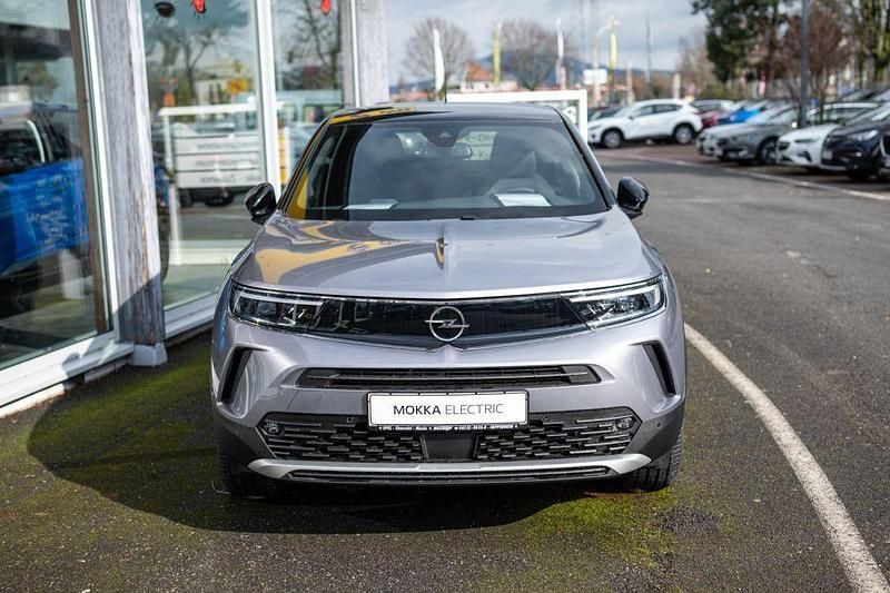 Gebraucht Opel Mokka-e Ultimate 100 kW (136 PS) 2023 Kontrast grau metallic SUV