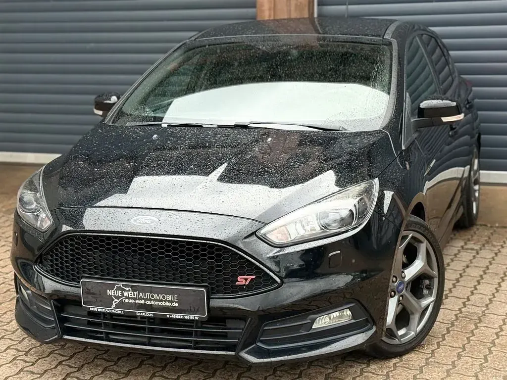 Używany Ford Focus ST 250 KM (183 kW) 2016 Czarny Sedan/Limuzyna