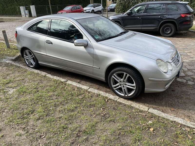 Silber Gebraucht 2003 Mercedes C180 Coupé | 1.500 € (Fairer Preis) - Bild 1/4