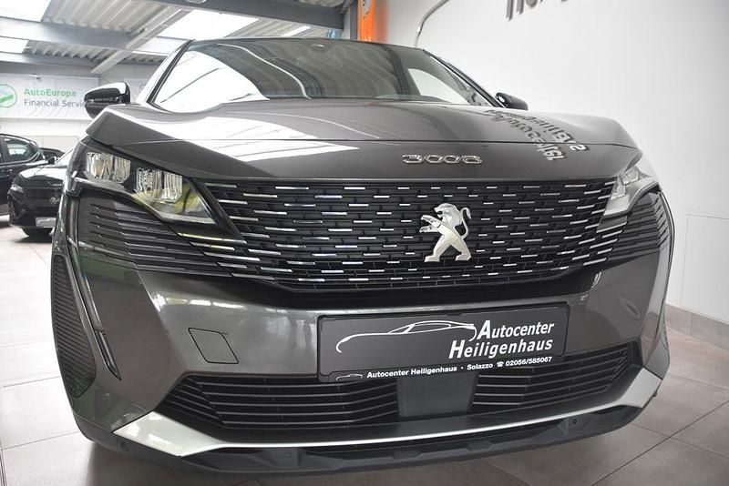 Grau Gebraucht 2023 Peugeot 3008 Allure SUV | 17.980 € (Superpreis) - Bild 1/4
